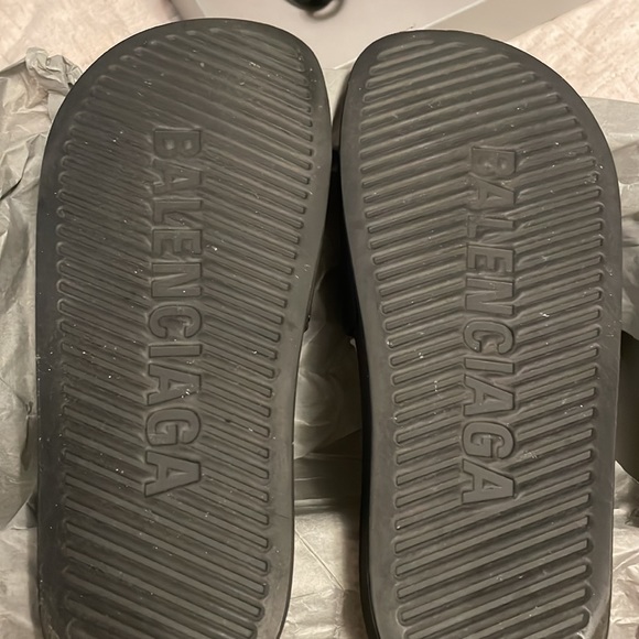 Balenciaga Pool Side Slides - Picture 10 of 10